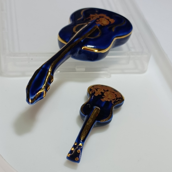 Vintage 22k Gold Trim Limoges France Guitar Figurine Cobalt Blue Courting Couple - Picture 6 of 14